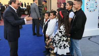 الرئيس السيسي يشارك في إفطار الأسرة المصرية بحي الأسمرات مع المواطنين بالحي