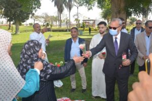محافظ القليوبية يتفقد حدائق القناطر الخيرية لتهنئة المواطنين بمناسبة عيد الفطر المبارك